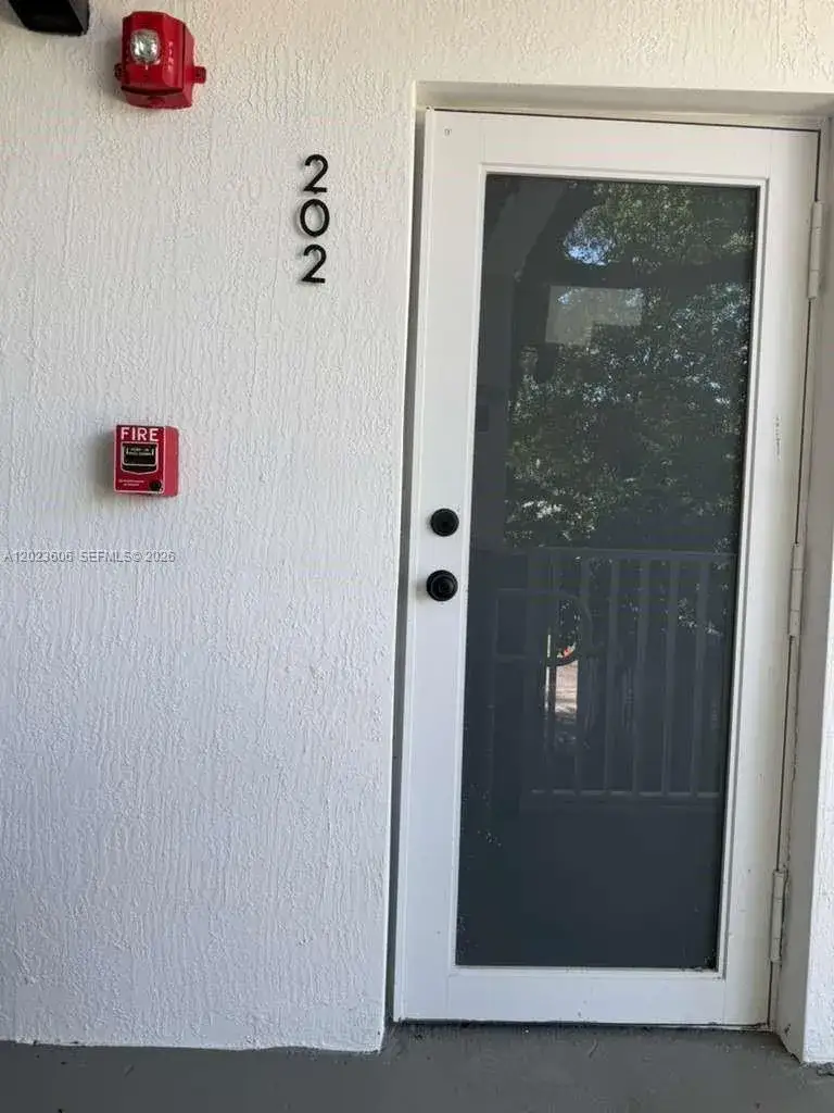 3 bedroom 2 bath Residential Lease for rent at 147 Nw 59th St # 202, Miami FL 33127