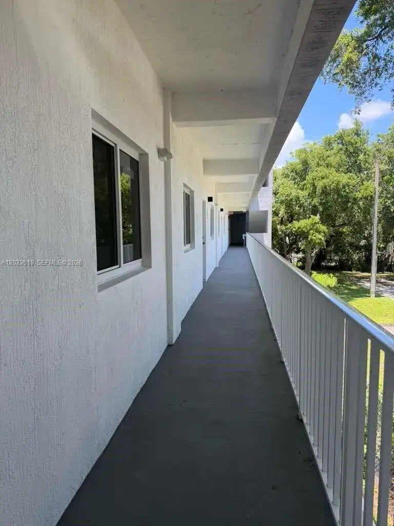 3 bedroom 2 bath Residential Lease for rent at 147 Nw 59th St # 304, Miami FL 33127