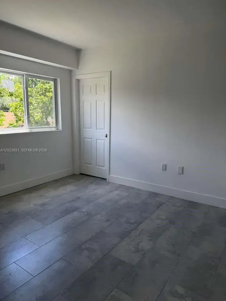 3 bedroom 2 bath Residential Lease for rent at 147 Nw 59th St # 305, Miami FL 33127