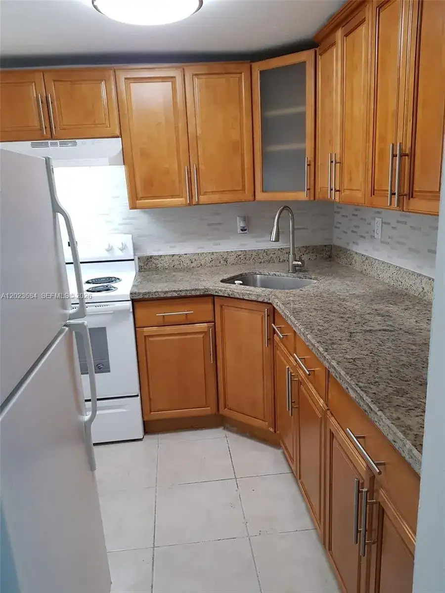 1 bedroom 1 bath Residential Lease for rent at 606 W 81st St # 314, Hialeah FL 33014