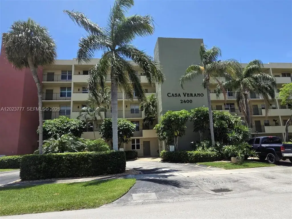 2 bedroom 2 bath Residential for sale at 2400 NE 10th St # 104, Pompano Beach FL 33062