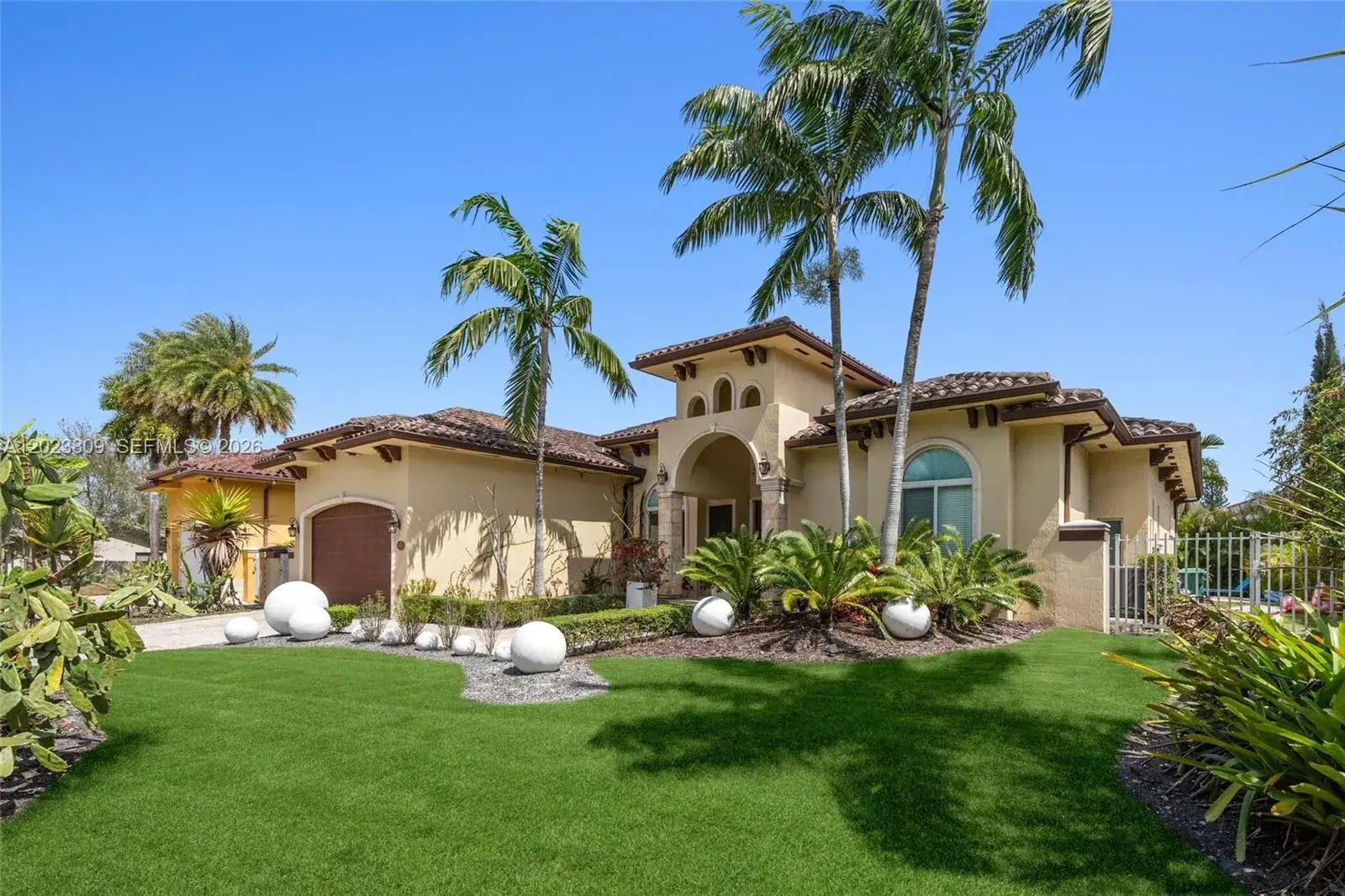 4 bedroom 3 bath Residential Lease for rent at 2665 NW 100th Ave, Doral FL 33172
