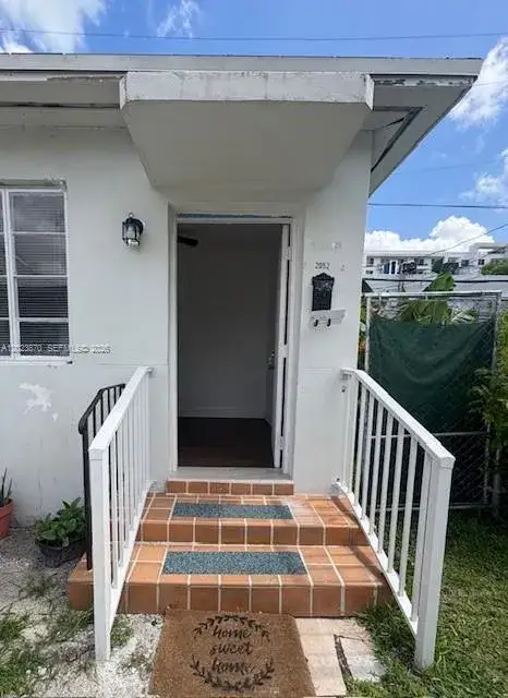 1 bedroom 1 bath Residential Lease for rent at 2052 SW 7th St # 4, Miami FL 33135