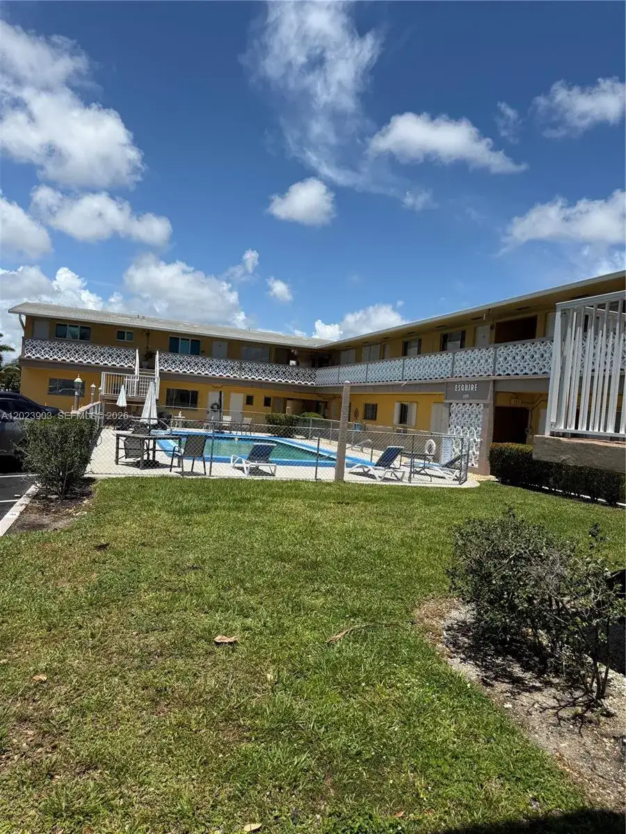 1 bedroom 1 bath Residential Lease for rent at 3525 Polk St # 7, Hollywood FL 33021