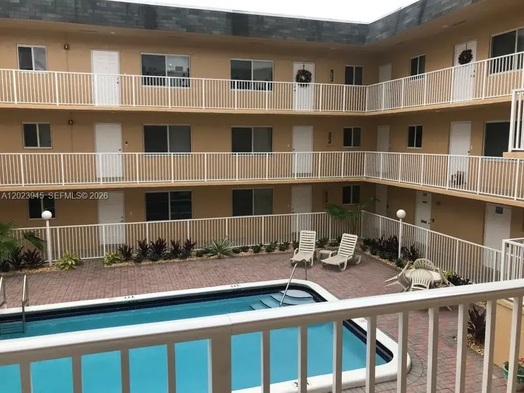 1 bedroom 1 bath Residential for sale at 7910 Taft St # 214, Pembroke Pines FL 33024