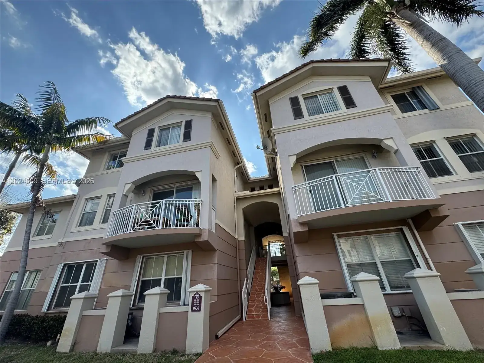 3 bedroom 2 bath Residential for sale at 8936 W Flagler St # 201, Miami FL 33174