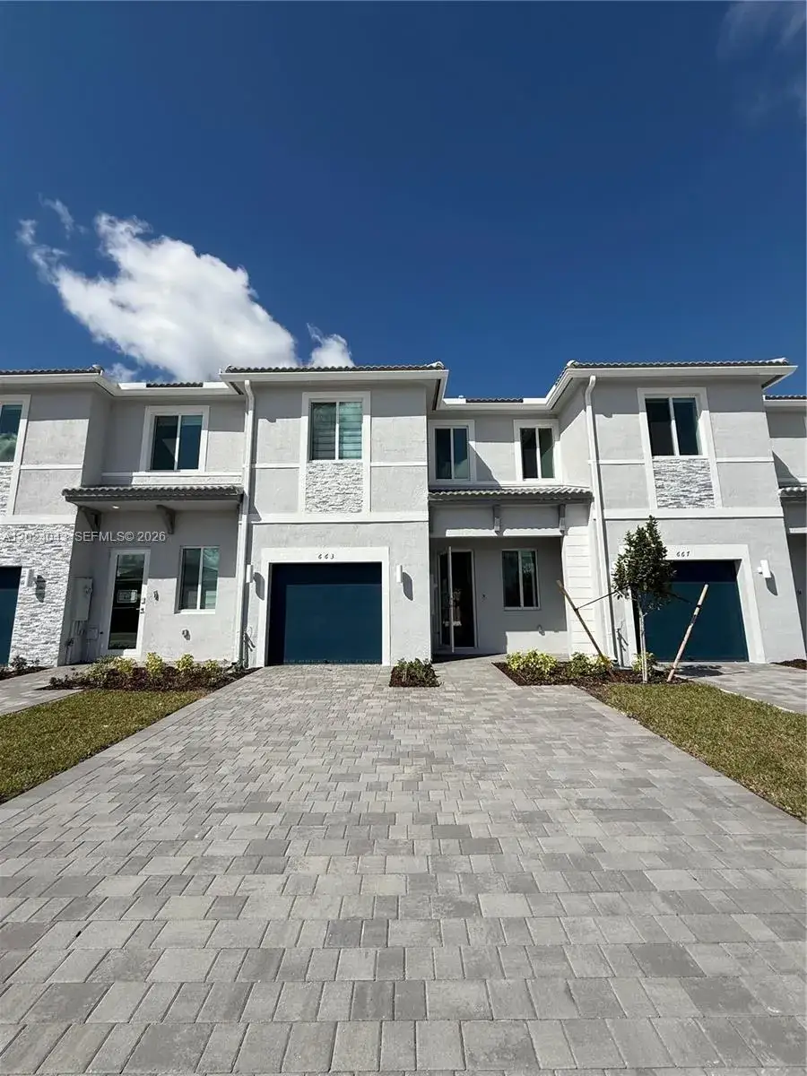3 bedroom 3 bath Residential Lease for rent at 663 SE 13th St Cir, Homestead FL 33034