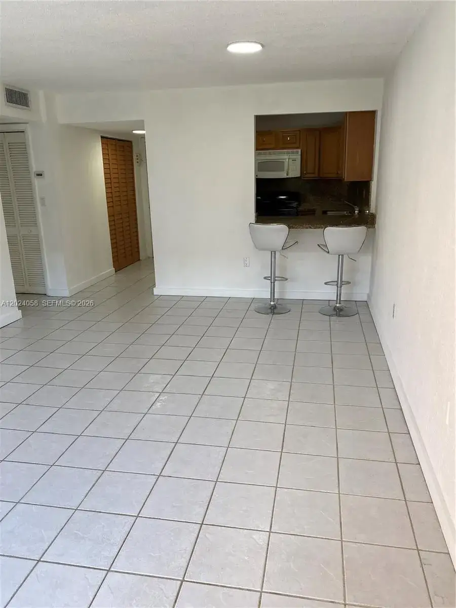 1 bedroom 1 bath Residential for sale at 1300 W 47th Pl # 118, Hialeah FL 33012