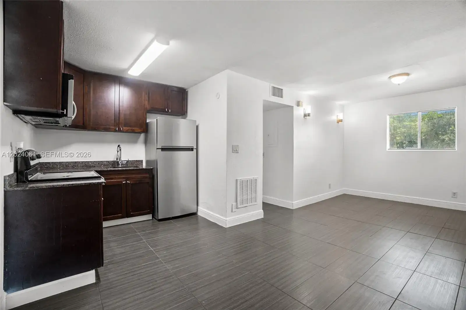 2 bedroom 1 bath Residential Lease for rent at 37 SW 14th St # 16, Dania Beach FL 33004