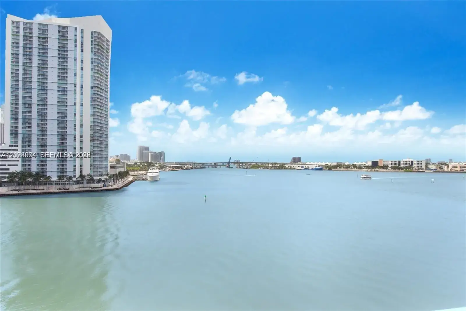 2 bedroom 2 bath Residential Lease for rent at 888 Brickell Key Dr # 712, Miami FL 33131