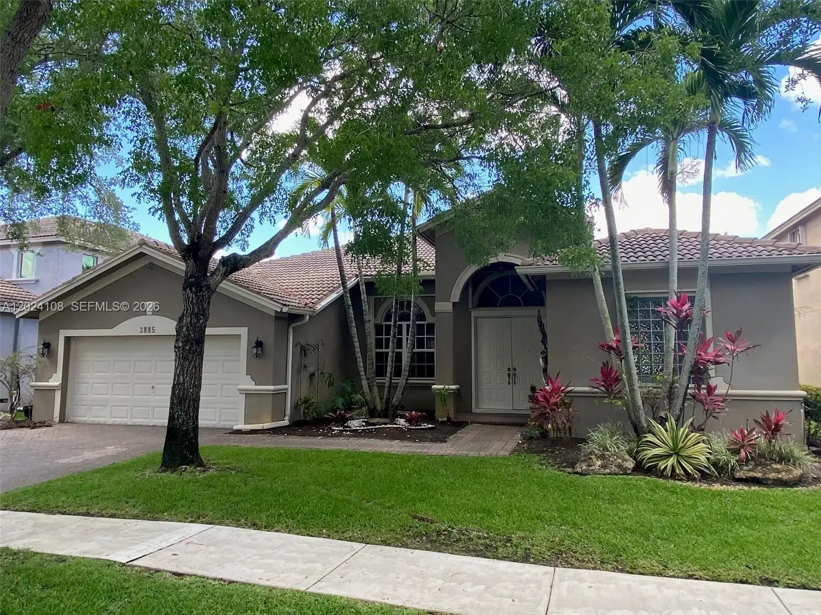 4 bedroom 3 bath Residential Lease for rent at 3885 E Hibiscus St, Weston FL 33332