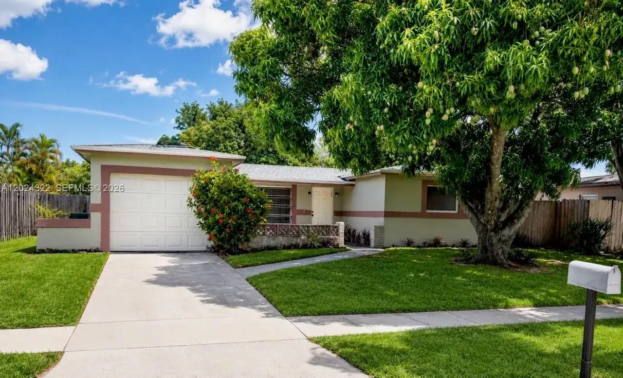 3 bedroom 2 bath Residential for sale at 8001 NW 3rd Pl, Margate FL 33063