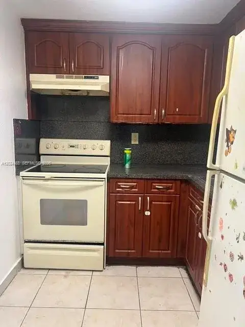 2 bedroom 1 bath Residential Lease for rent at 666 W 81st St # 103, Hialeah FL 33014