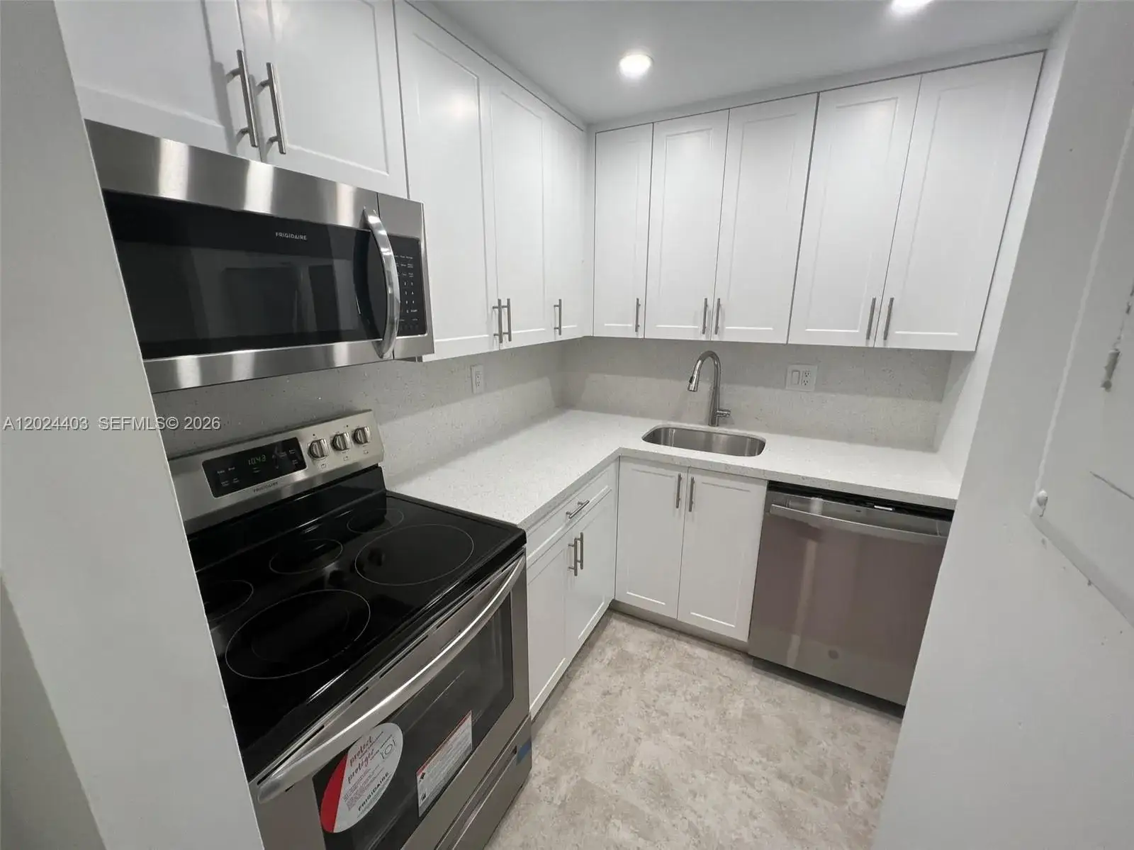 1 bedroom 1 bath Residential for sale at 10415 N Kendall Dr # B113, Miami FL 33176