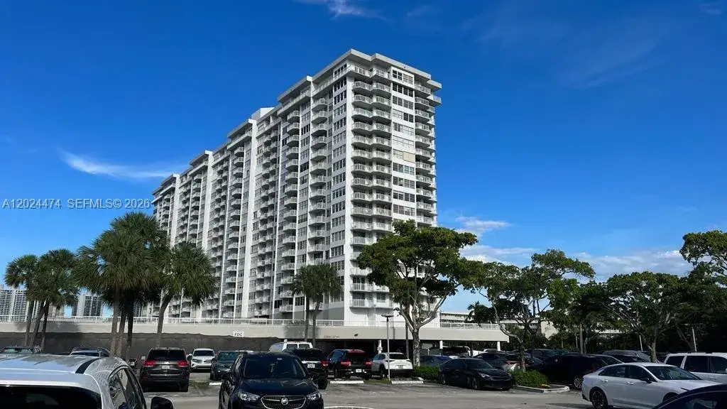 3 bedroom 2 bath Residential for sale at 18061 Biscayne Blvd # 1404, Aventura FL 33160