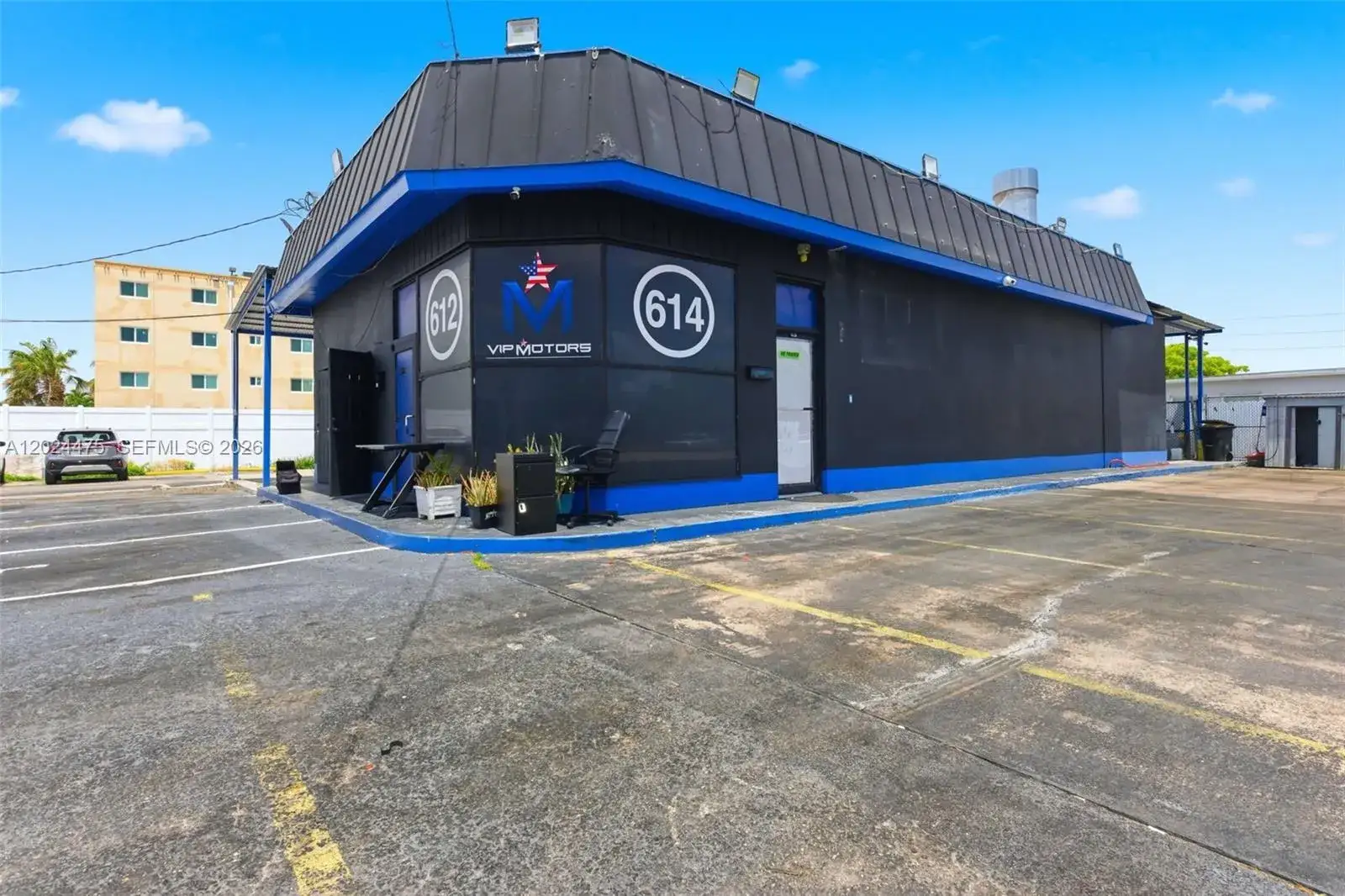 Commercial Sale for sale at 612 N Dixie Hwy, Hollywood FL 33020