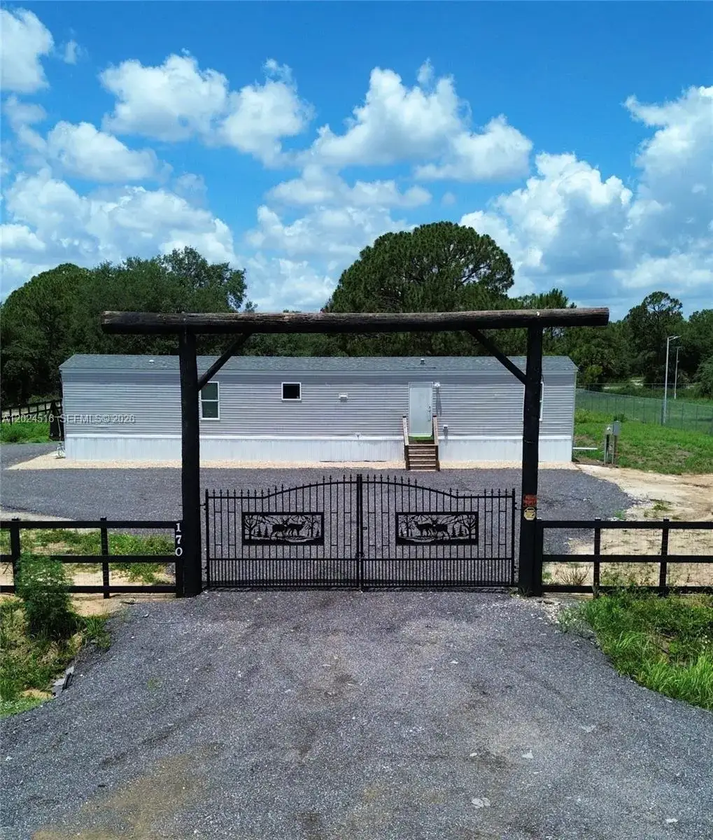 3 bedroom 2 bath Residential for sale at 170 S Jinete St, Clewiston FL 33440