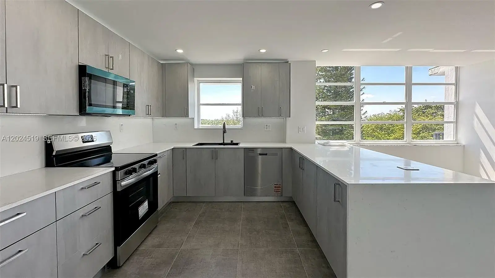 2 bedroom 2 bath Residential Lease for rent at 2780 NE 183rd St # 701, Aventura FL 33160