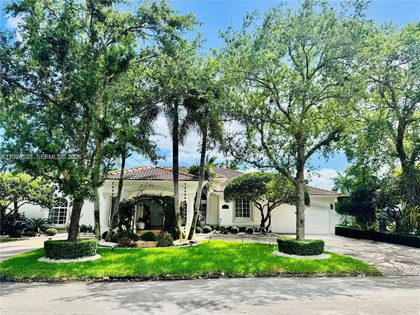 5 bedroom 4 bath Residential Lease for rent at 9494 SW 125th Ter, Miami FL 33176