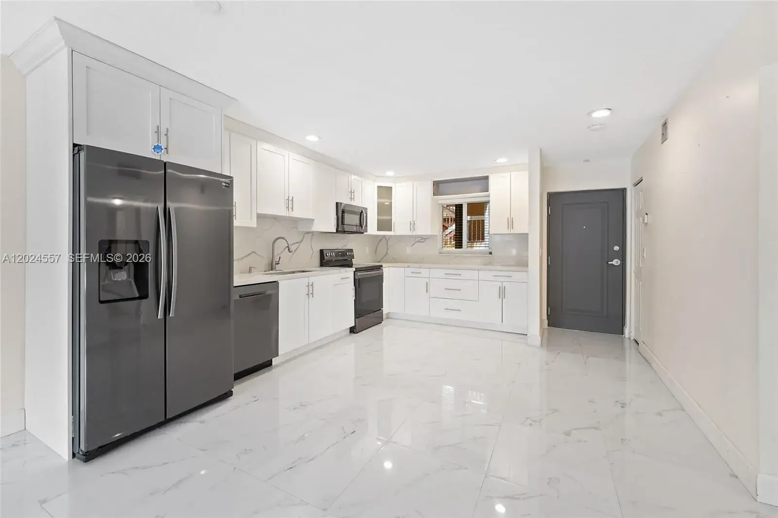 2 bedroom 1 bath Residential Lease for rent at 7920 Camino Real # 109, Miami FL 33143