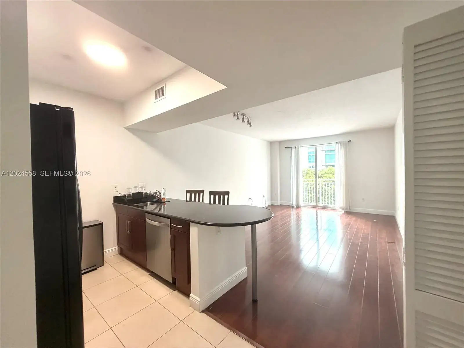 1 bedroom 1 bath Residential Lease for rent at 7290 SW 90th St # 303, Miami FL 33156