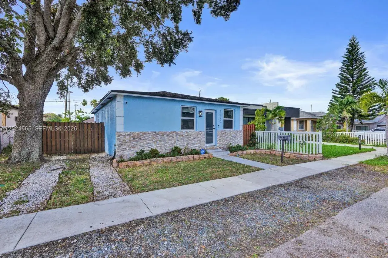 2 bedroom 1 bath Residential for sale at 2220 Hope St, Hollywood FL 33020