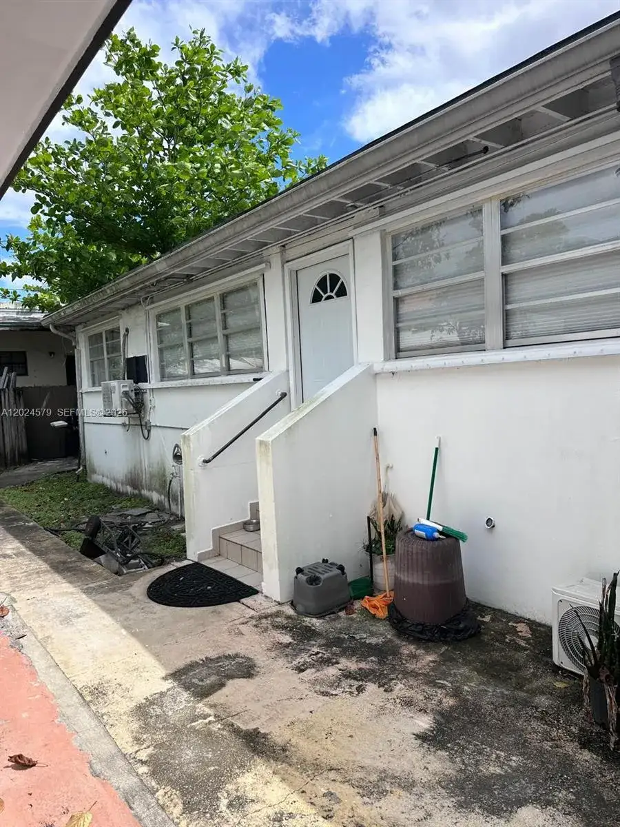 1 bedroom 1 bath Residential Lease for rent at 923 SW 43 ave # 1, Miami FL 33134