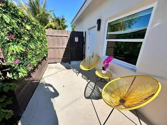 1 bedroom 1 bath Residential Lease for rent at 1634 Fletcher St # 3, Hollywood FL 33020
