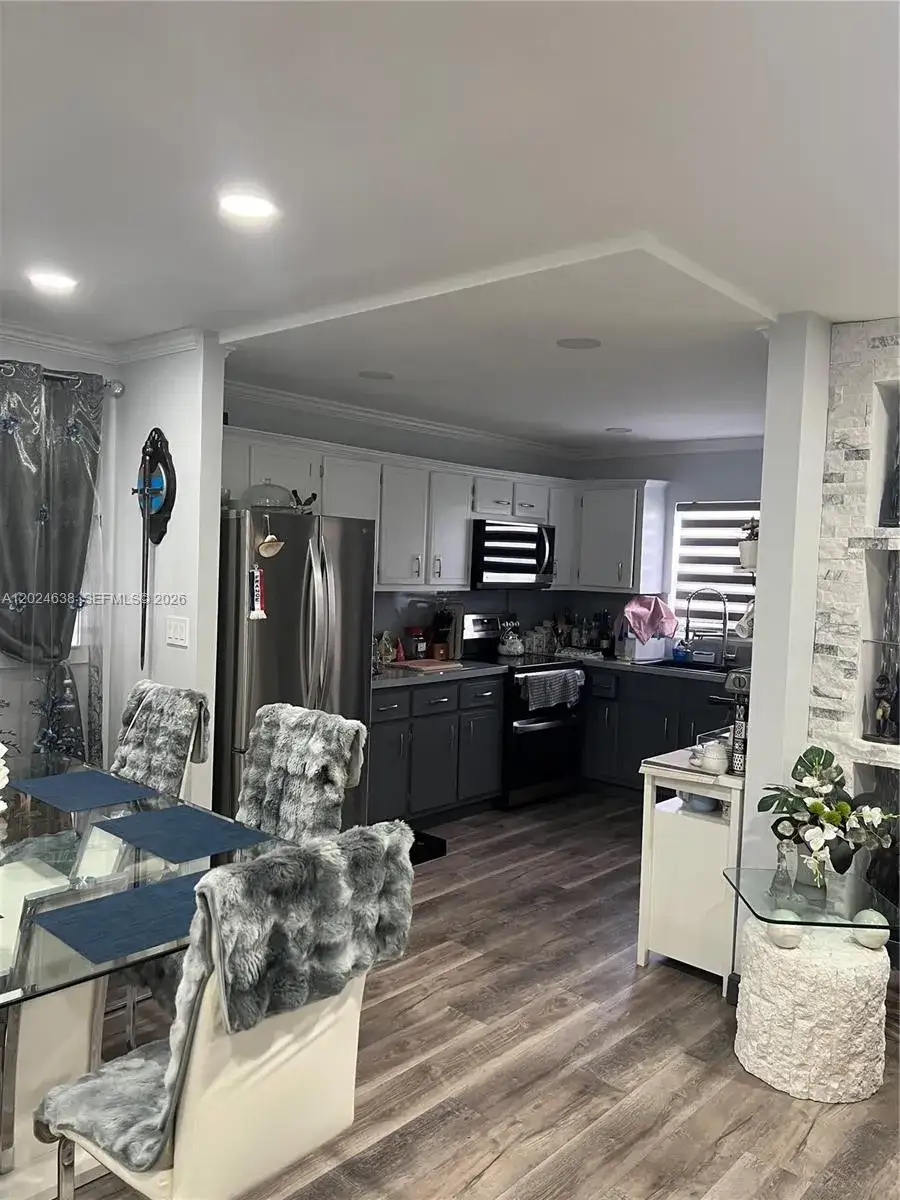 2 bedroom 2 bath Residential Lease for rent at 5300 Washington St # H140, Hollywood FL 33021