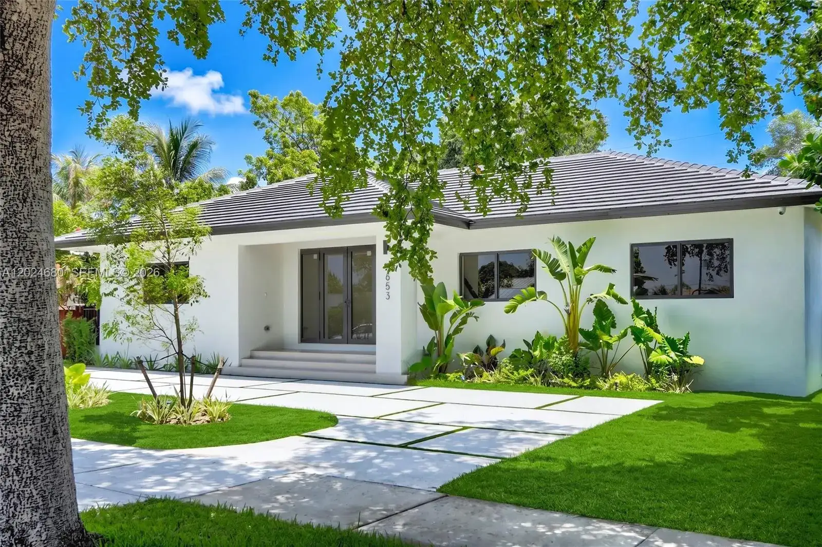 4 bedroom 3 bath Residential for sale at 6853 S Waterway Dr, Miami FL 33155