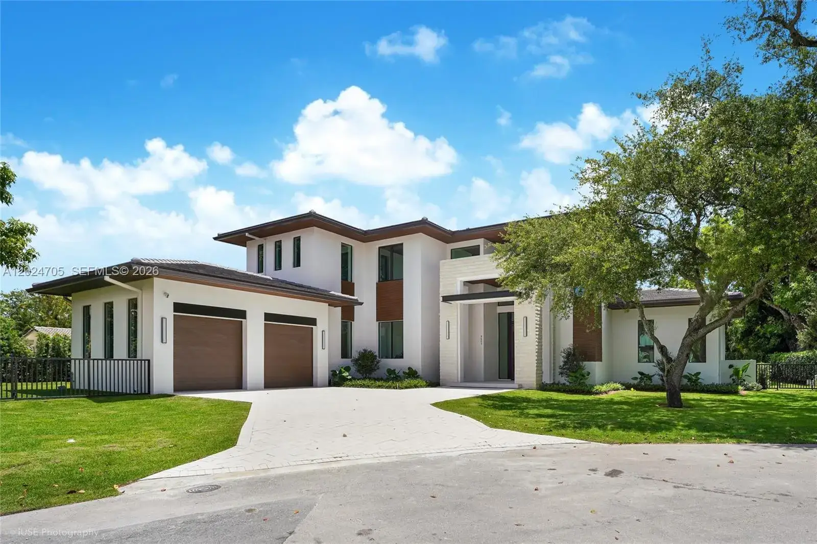 6 bedroom 5 bath Residential for sale at 9405 SW 72nd Ct, Pinecrest FL 33156