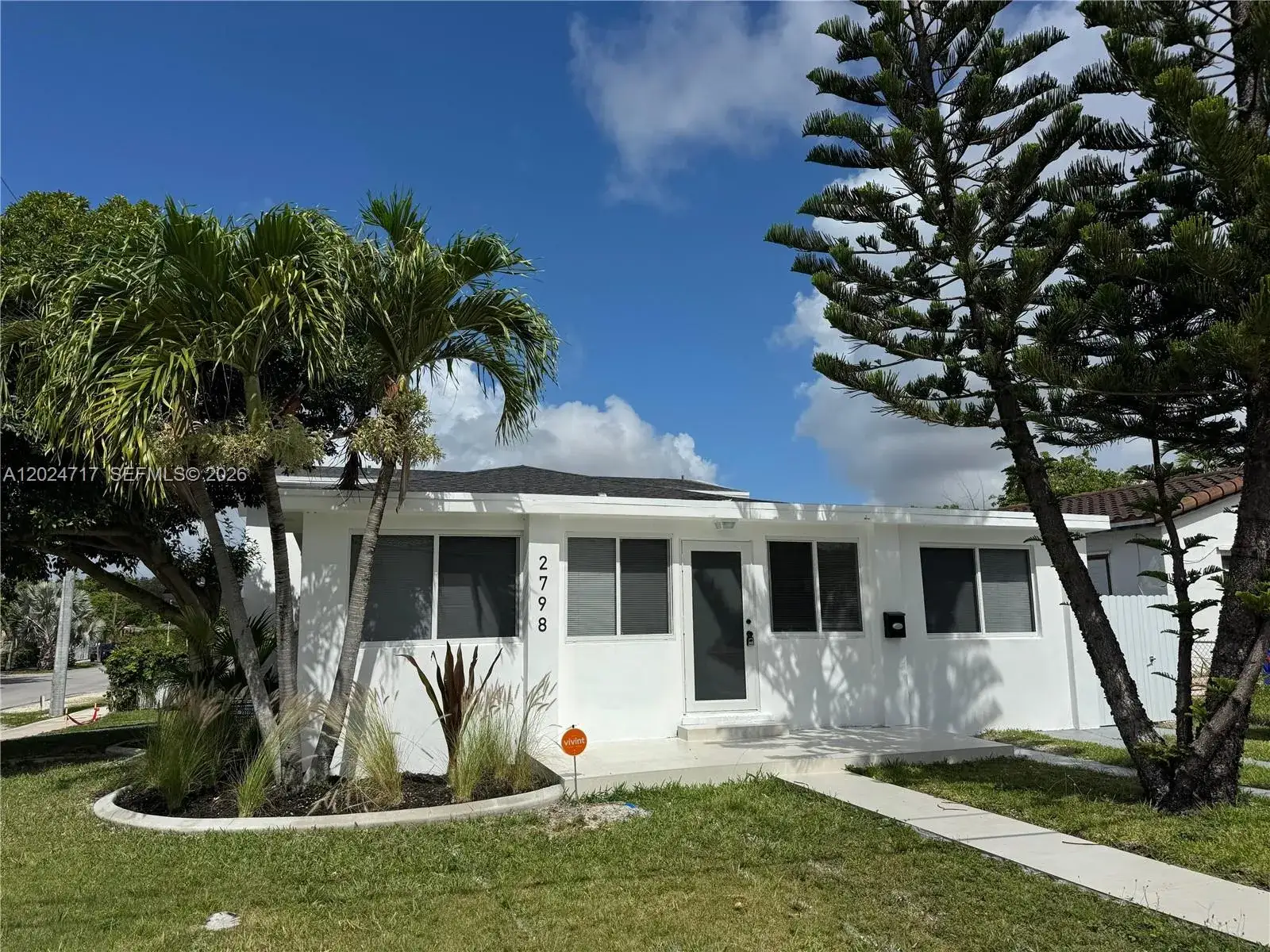 3 bedroom 3 bath Residential Lease for rent at 2798 SW 33rd Ave # 2798, Miami FL 33133