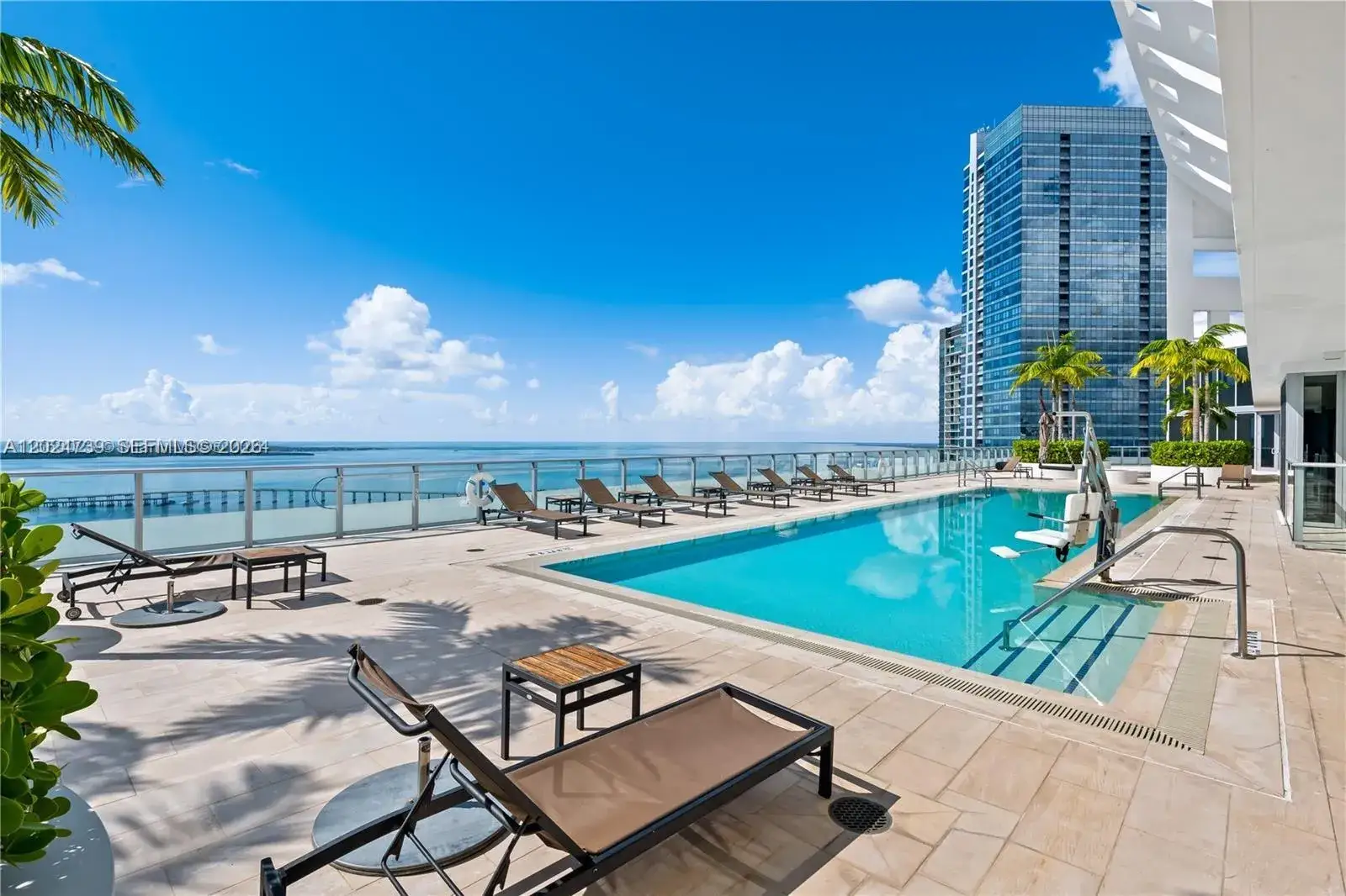 1 bedroom 1 bath Residential Lease for rent at 1300 Brickell Bay Dr # 1007, Miami FL 33131
