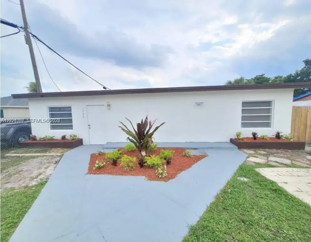 3 bedroom 2 bath Residential Lease for rent at 3700 SW 13th Ct # 3700, Fort Lauderdale FL 33312
