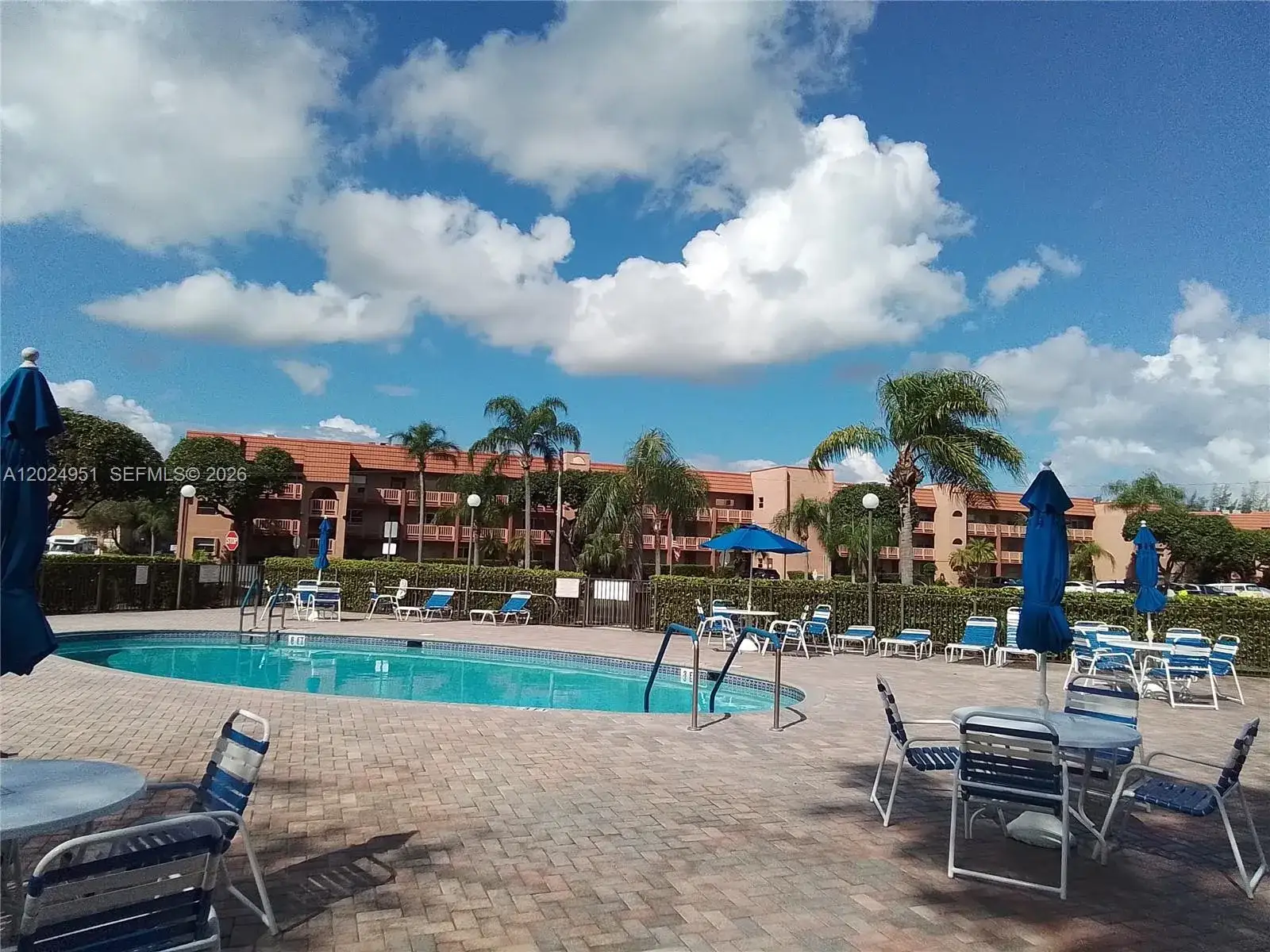 1 bedroom 1 bath Residential for sale at 9581 Sunrise Lakes Blvd # 202, Sunrise FL 33322
