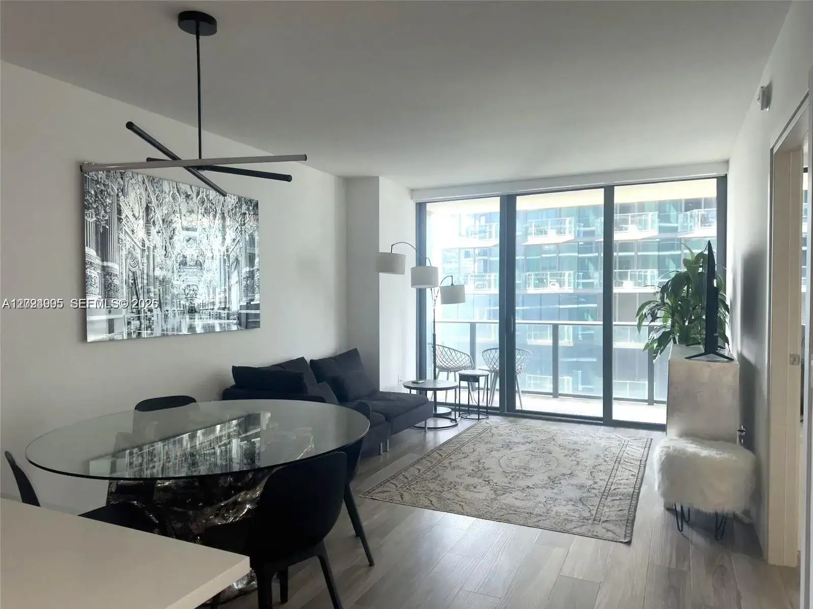 1 bedroom 2 bath Residential Lease for rent at 801 S Miami Ave # 2607, Miami FL 33130