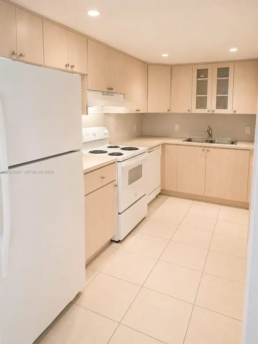1 bedroom 1 bath Residential Lease for rent at 1975 Normandy Dr # 406, Miami Beach FL 33141