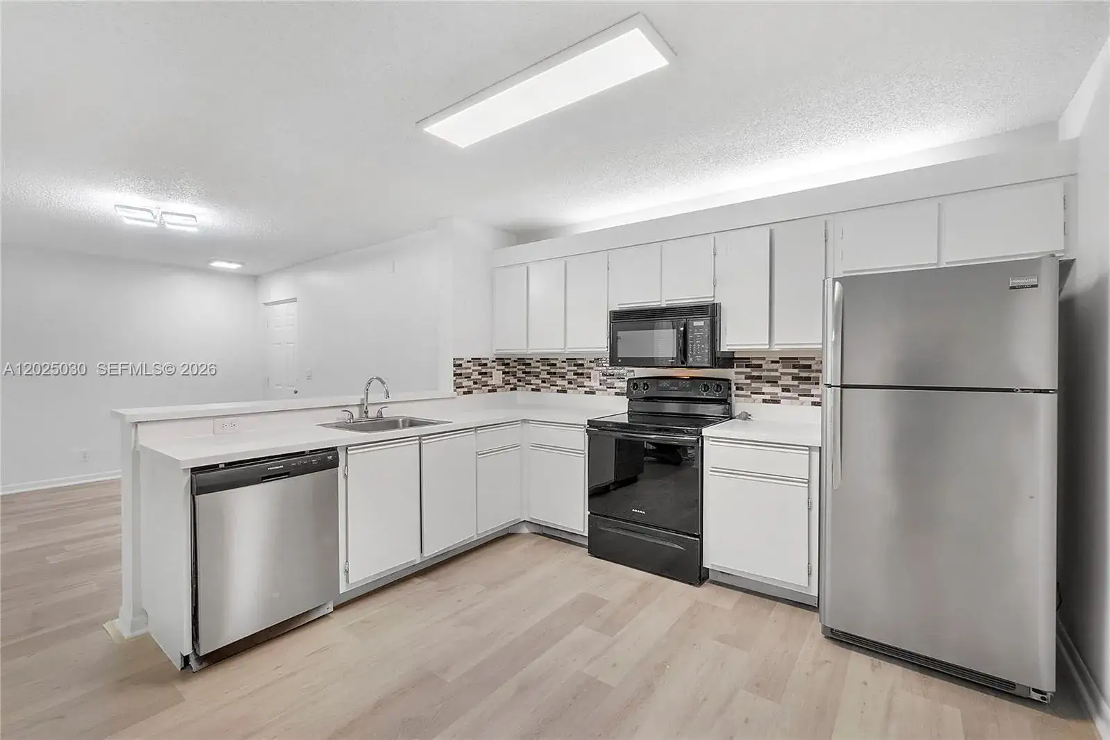 1 bedroom 1 bath Residential for sale at 5661 Riverside Dr, Coral Springs FL 33067