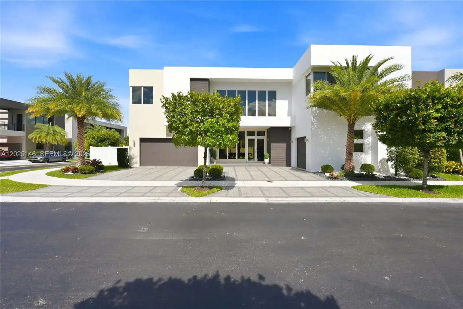 5 bedroom 5 bath Residential for sale at 7525 NW 103rd Pl, Doral FL 33178