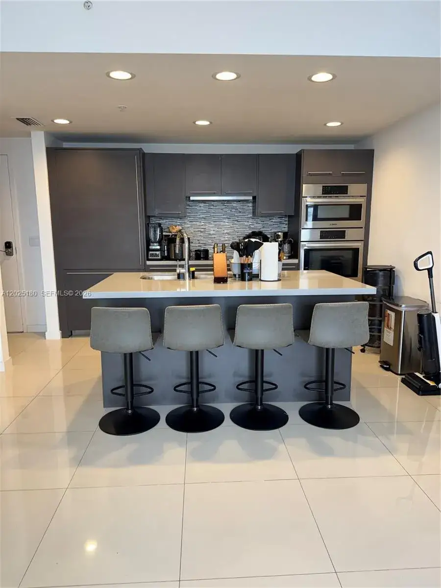 1 bedroom 1 bath Residential for sale at 7875 NW 107th Ave # 602, Doral FL 33178
