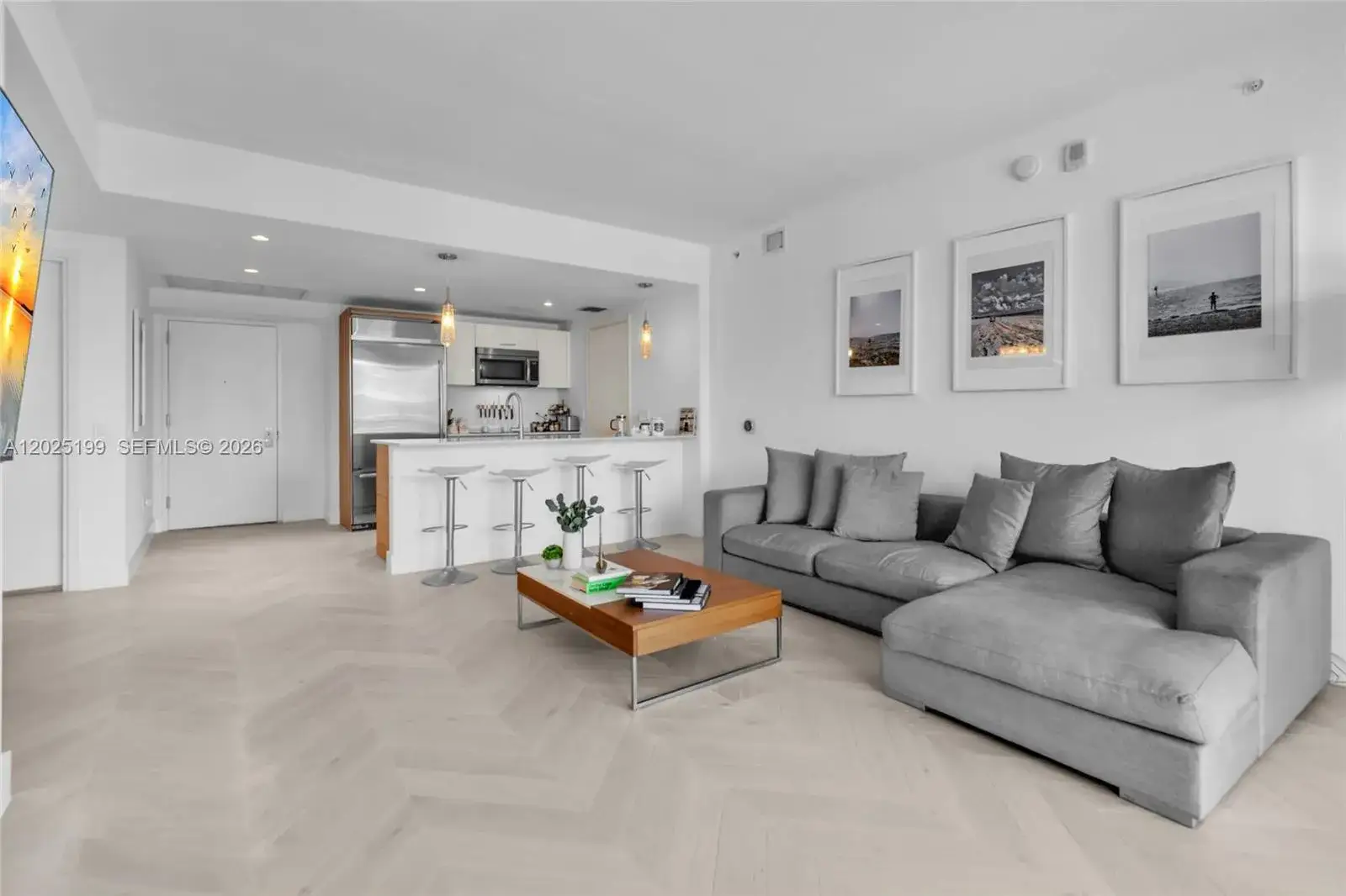 2 bedroom 2 bath Residential Lease for rent at 1300 Brickell Bay Dr # 3408, Miami FL 33131