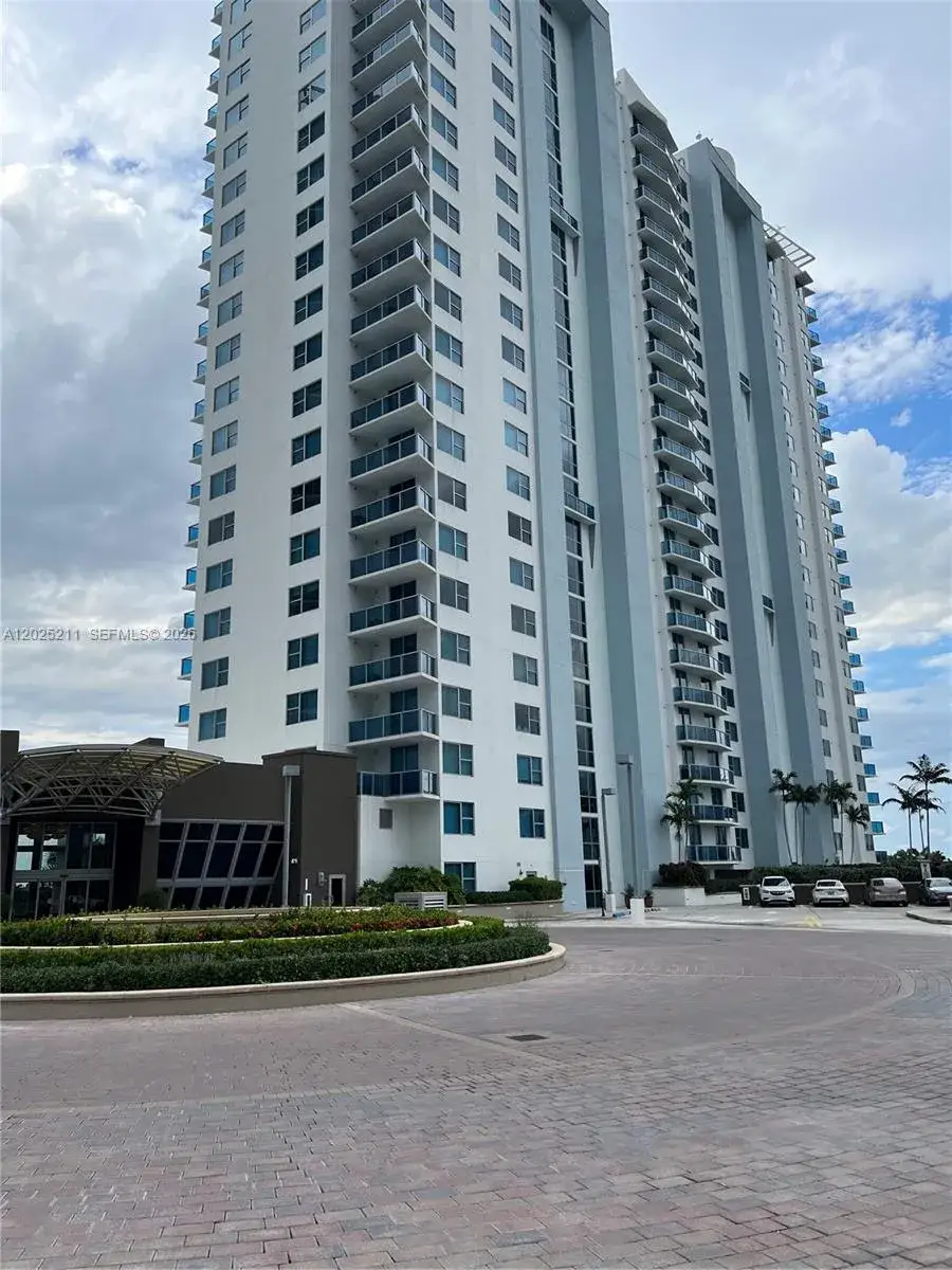 2 bedroom 2 bath Residential Lease for rent at 2681 N Flamingo Rd # 303S, Sunrise FL 33323