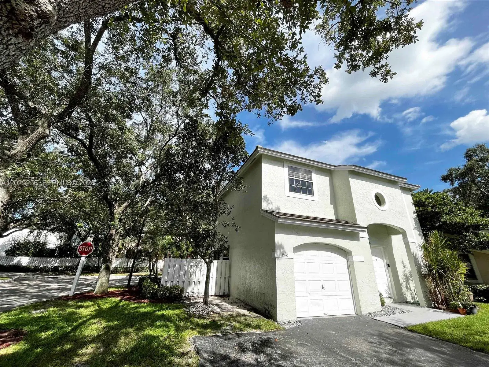 3 bedroom 2 bath Residential Lease for rent at 9832 NW 9th Ct, Plantation FL 33324