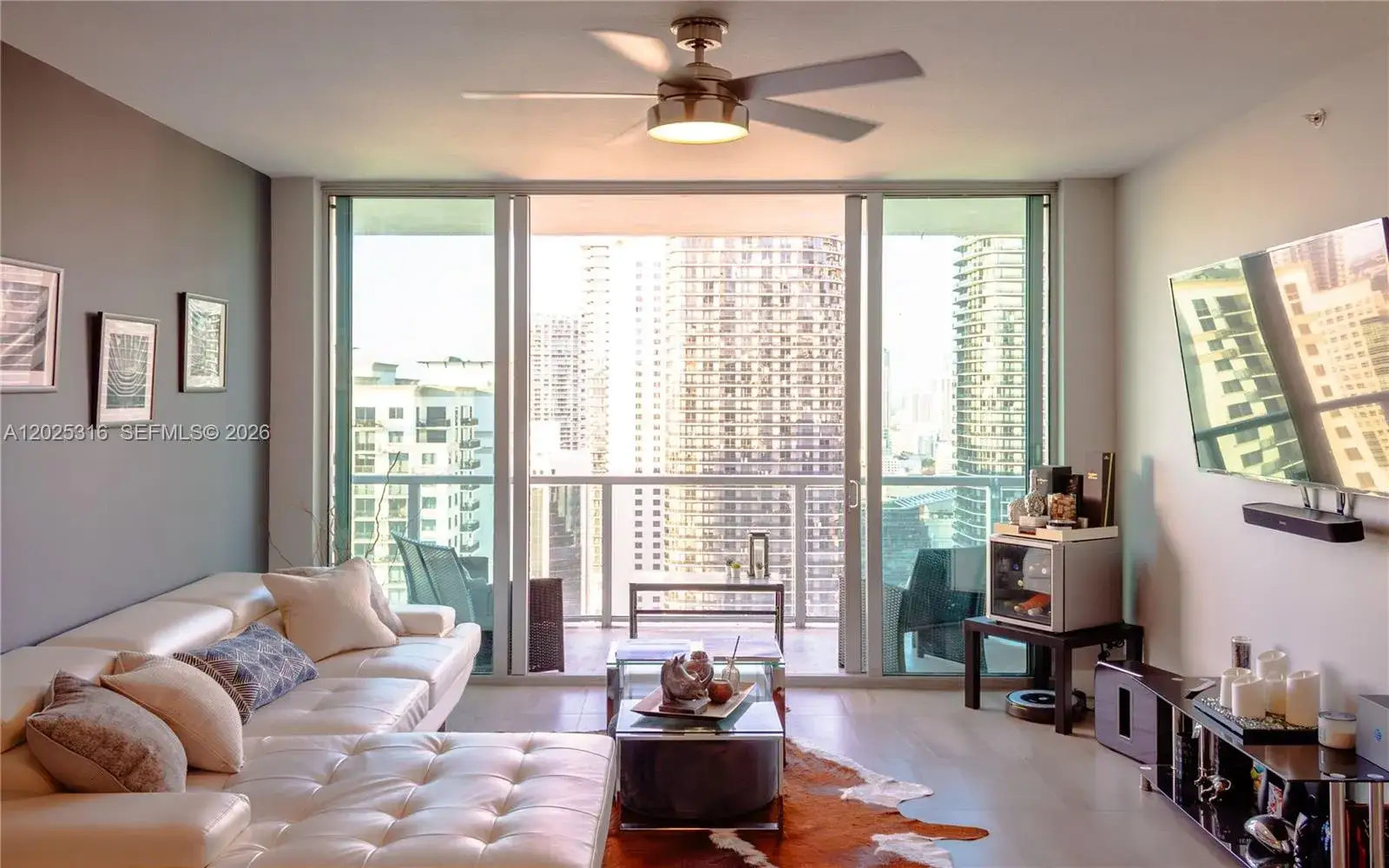2 bedroom 2 bath Residential Lease for rent at 1111 SW 1st Ave, Miami FL 33130