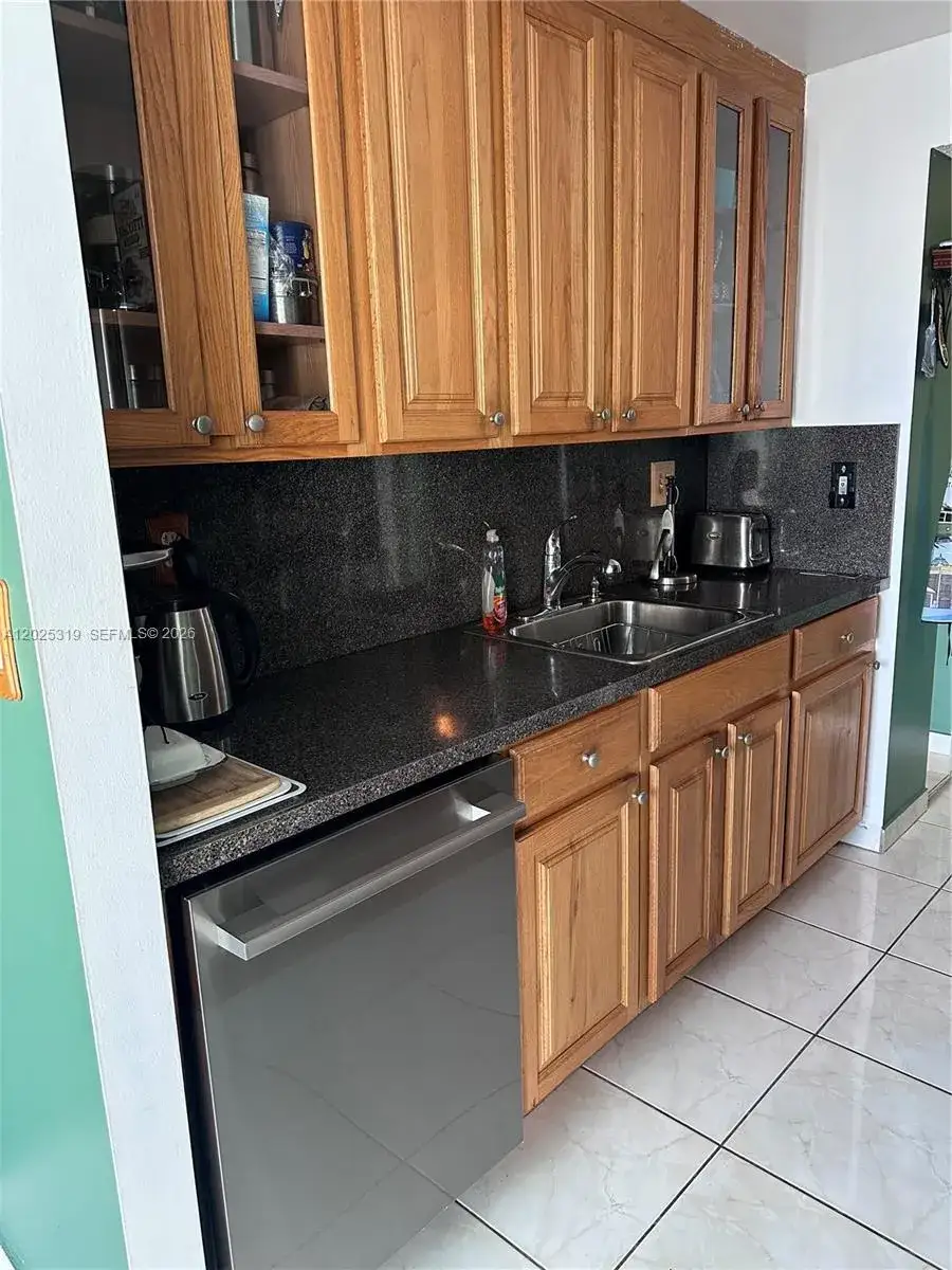 1 bedroom 1 bath Residential for sale at 231 174th St # 1905, Sunny Isles Beach FL 33160