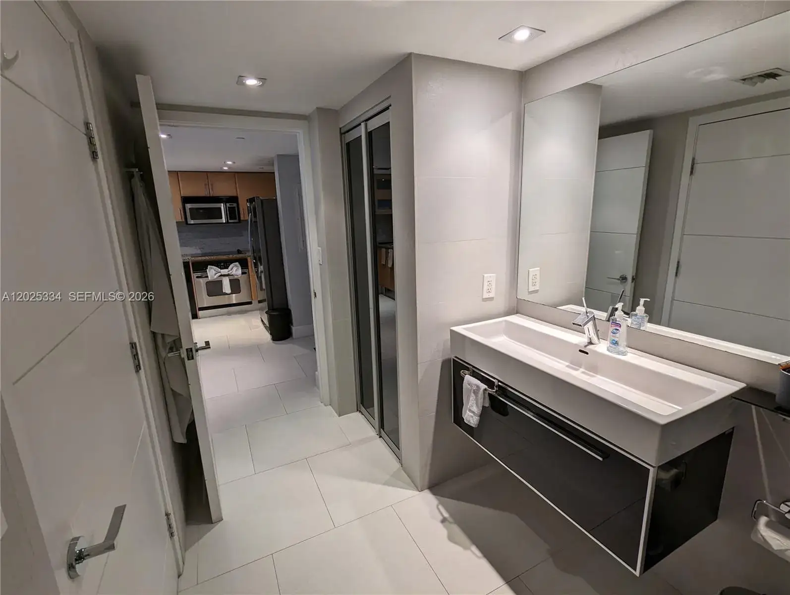 1 bedroom 1 bath Residential Lease for rent at 2101 Brickell Ave # 1104, Miami FL 33129