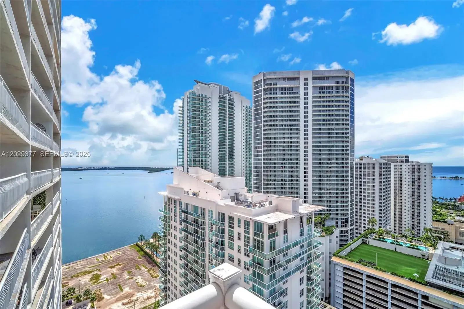 2 bedroom 2 bath Residential Lease for rent at 1200 Brickell Bay Dr # 3123, Miami FL 33131
