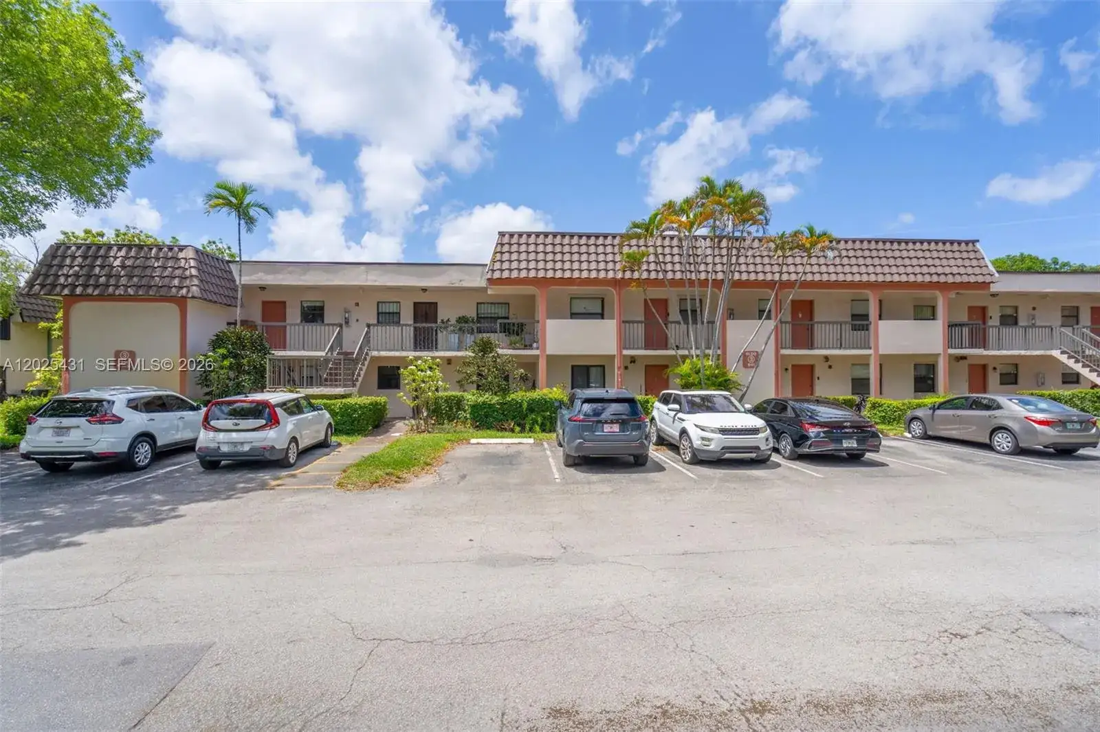 3 bedroom 2 bath Residential for sale at 841 NE 207th Ln # 201, Miami FL 33179