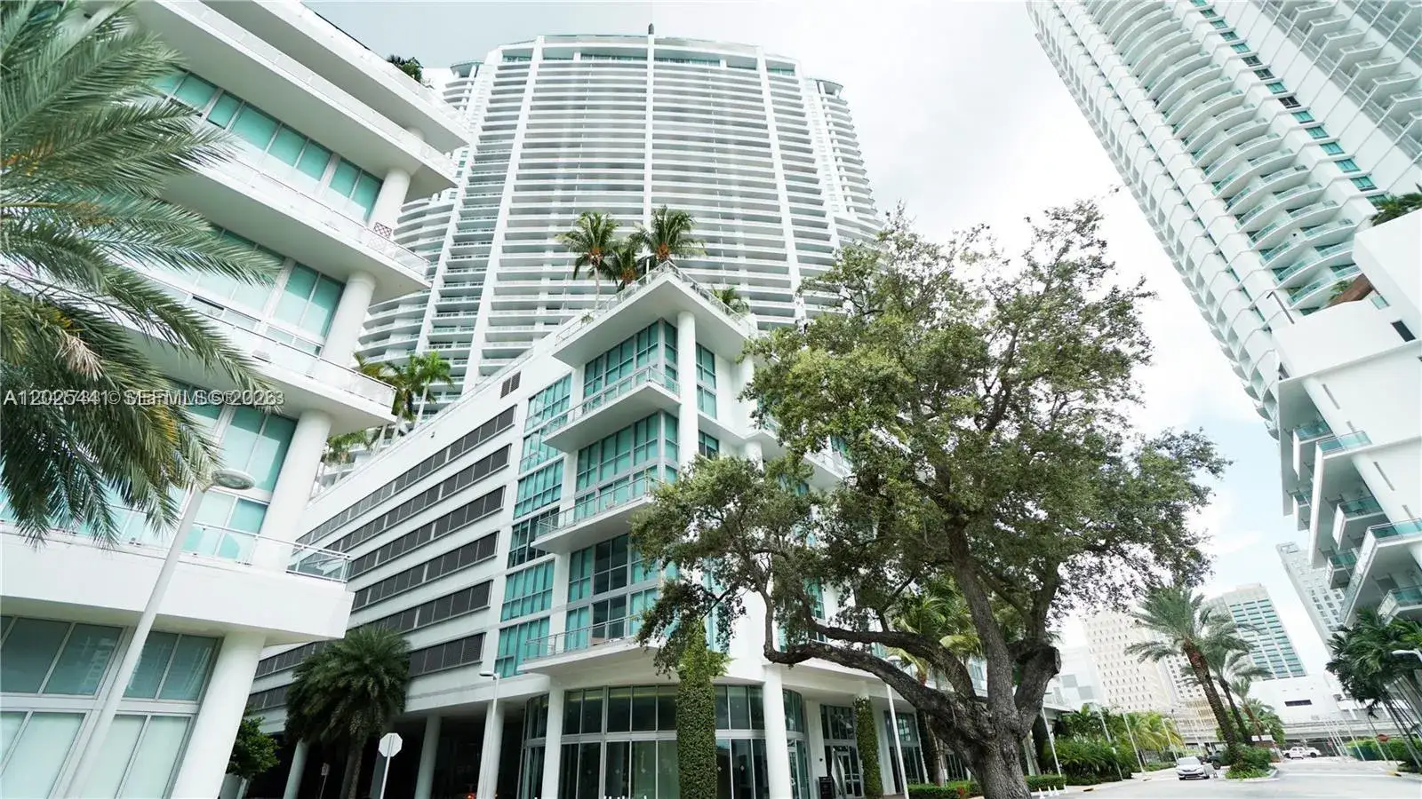 2 bedroom 2 bath Residential Lease for rent at 90 SW 3rd St # 3708, Miami FL 33130