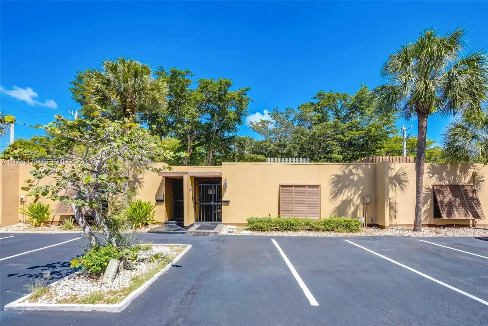3 bedroom 2 bath Residential for sale at 6705 Kingsmoor Way, Miami Lakes FL 33014